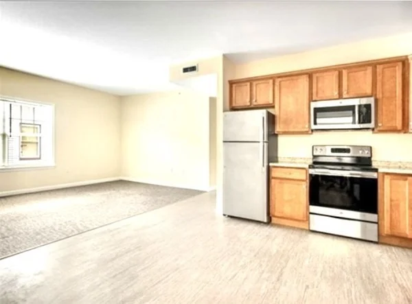 3 bed, 1 bath apartment for rent at 73 North Common Unit 11, Lynn Common — photo 5 of 16