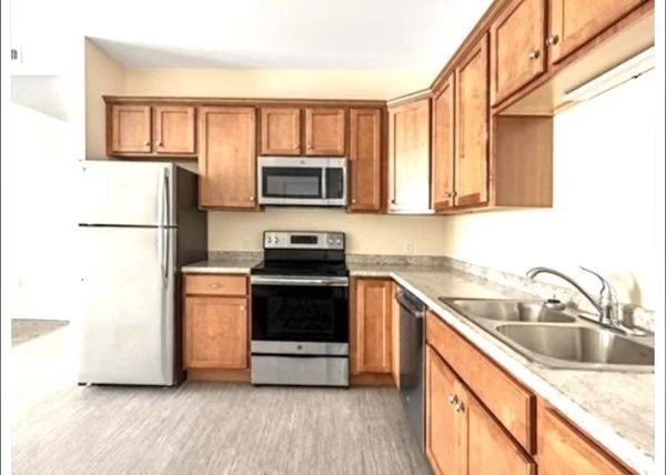 3 bed, 1 bath apartment for rent at 73 North Common Unit 11, Lynn Common — photo 6 of 16