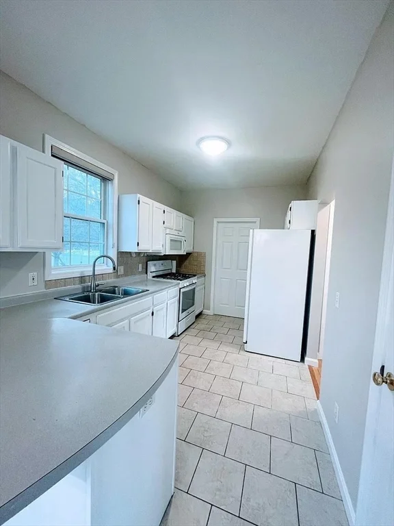 2 bed, 2 bath apartment for rent at 73 Odonnell Ave Unit 73, Shrewsbury — photo 5 of 31