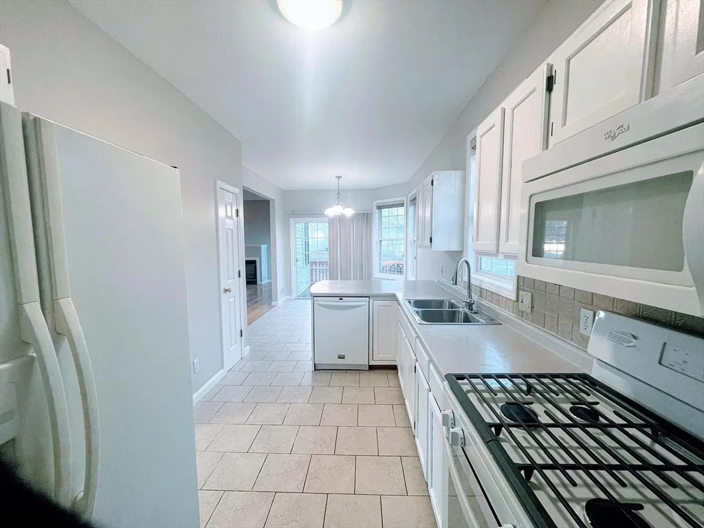 2 bed, 2 bath apartment for rent at 73 Odonnell Ave Unit 73, Shrewsbury — photo 4 of 31