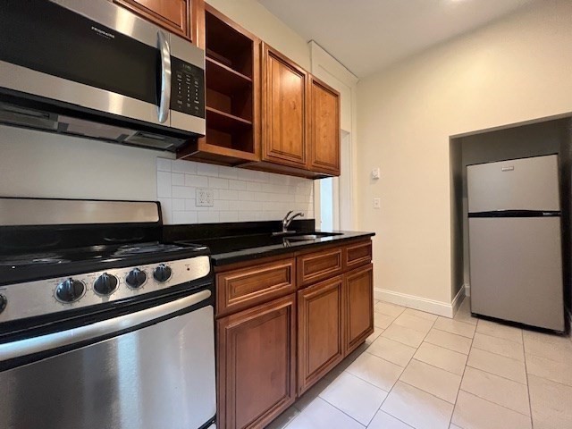 2 bed, 1 bath apartment for rent at 73 Park Dr Unit 11, Fenway