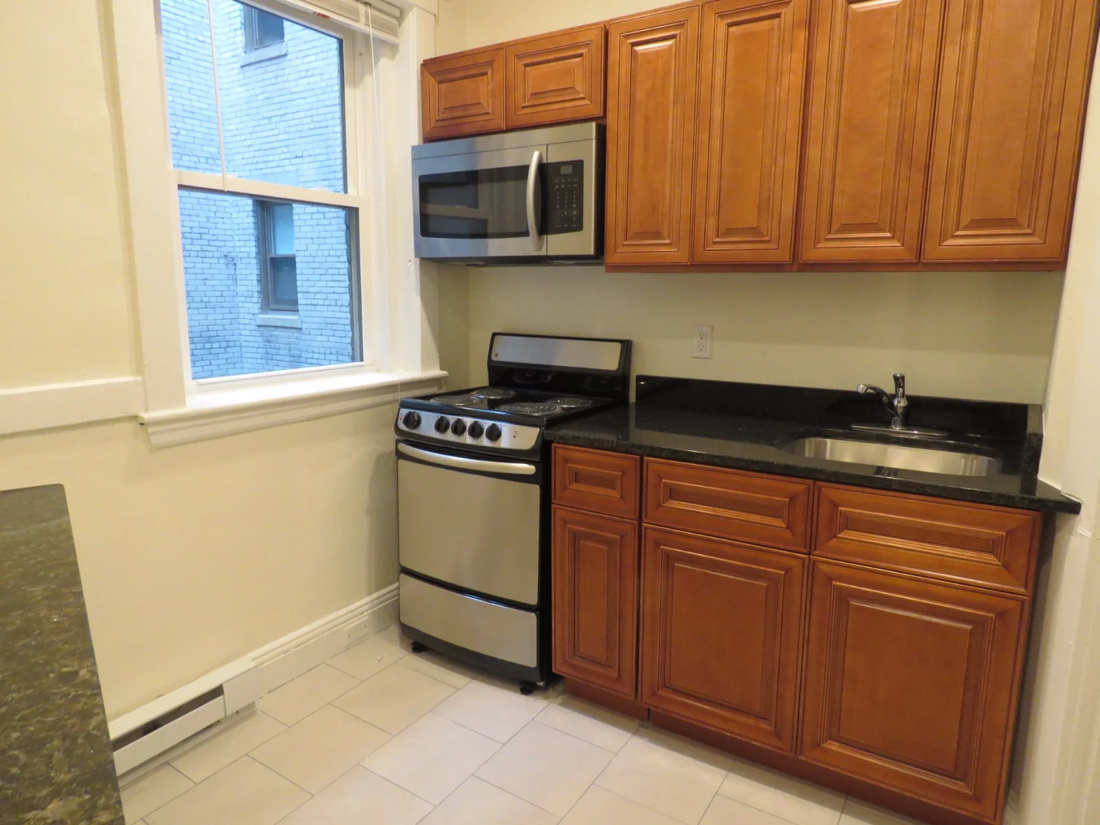 3 bed, 1 bath apartment for rent at 73 Park Dr Unit 1E, Fenway — photo 4 of 8