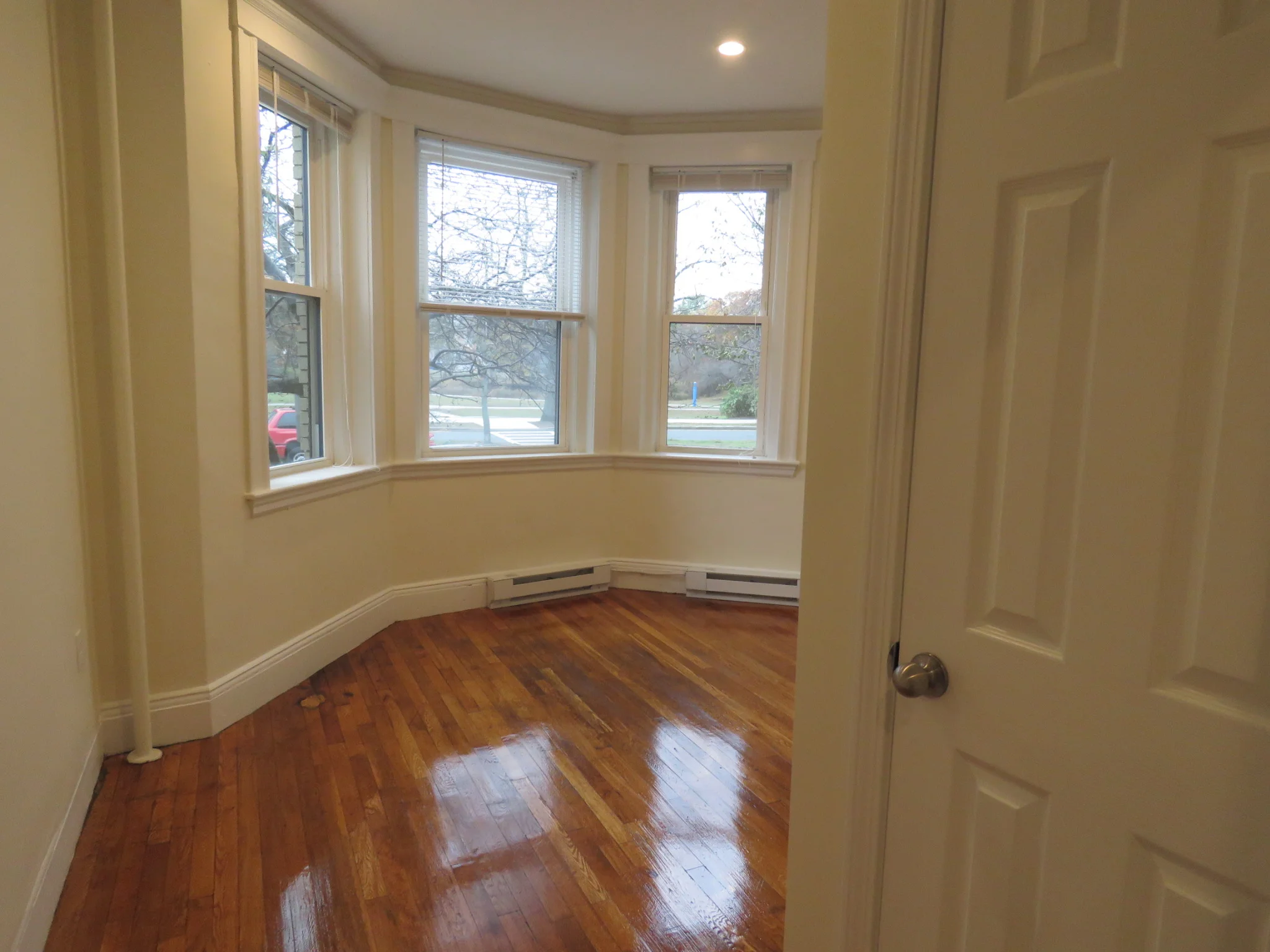 3 bed, 1 bath apartment for rent at 73 Park Dr Unit 1E, Fenway — photo 3 of 8