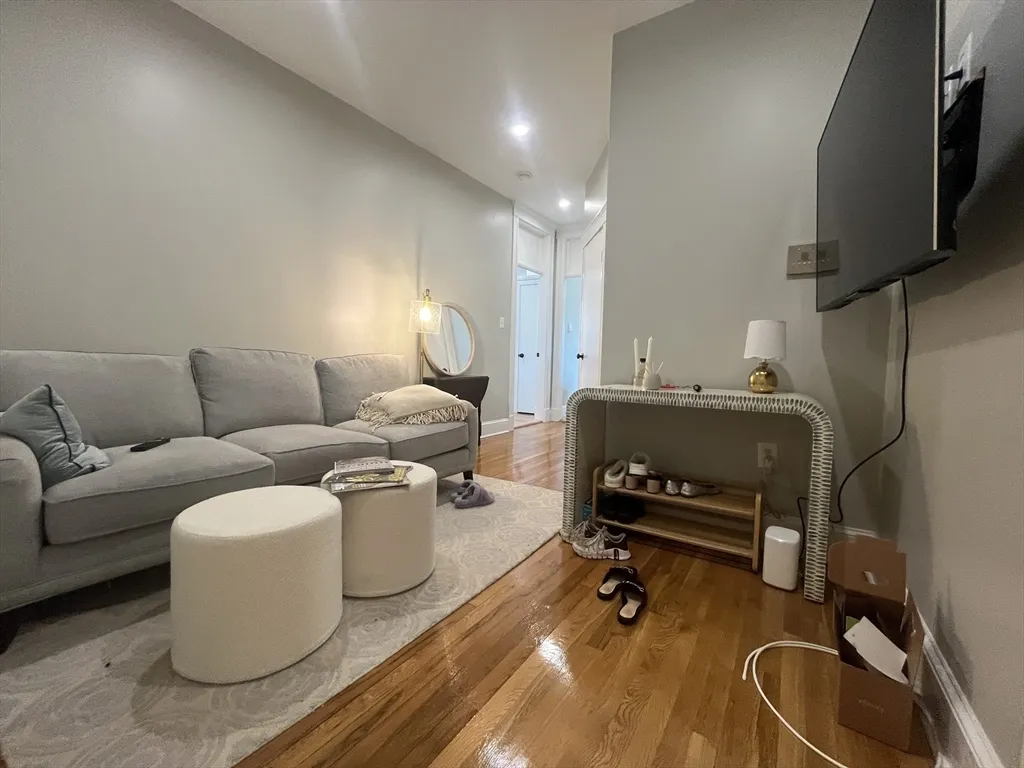 2 bed, 1 bath apartment for rent at 73 Park Dr Unit 1R, Fenway