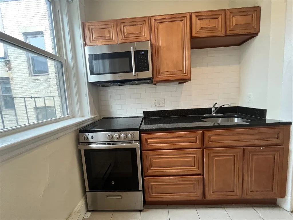 2 bed, 1 bath apartment for rent at 73 Park Dr Unit 21, Fenway — photo 5 of 7