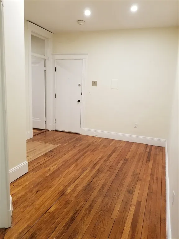 2 bed, 1 bath apartment for rent at 73 Park Dr Unit 5, Fenway — photo 3 of 8