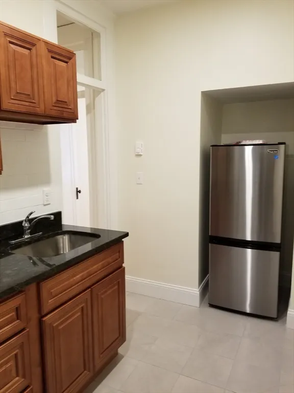 2 bed, 1 bath apartment for rent at 73 Park Dr Unit 5, Fenway — photo 2 of 8