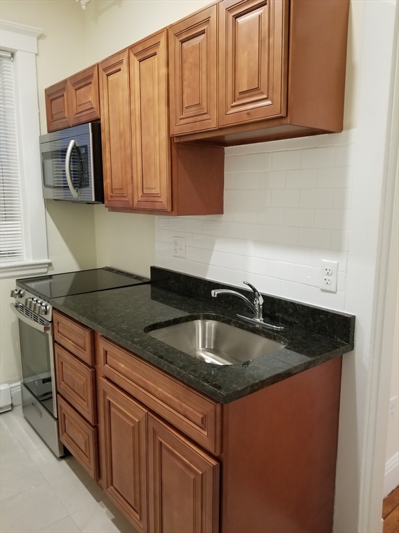 2 bed, 1 bath apartment for rent at 73 Park Dr Unit 5, Fenway