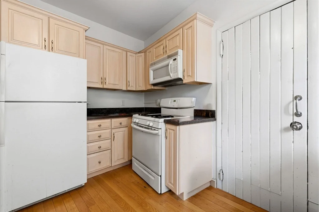 1 bed, 1 bath apartment for rent at 73 Parkman St Unit 1, Coolidge Corner — photo 5 of 10