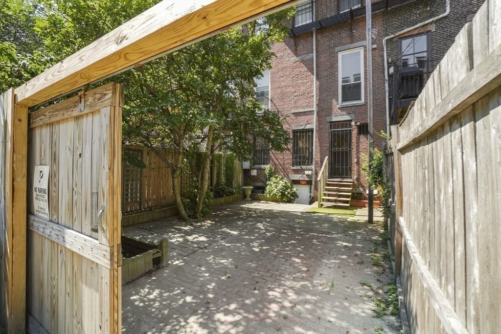 1 bed, 1 bath apartment for rent at 73 Rutland St Unit 1, South End — photo 14 of 17