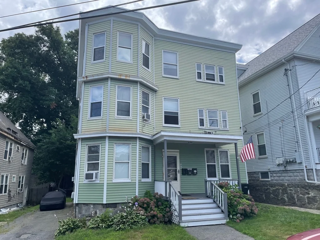 2 bed, 1 bath apartment for rent at 73 School St Unit 3, Salem
