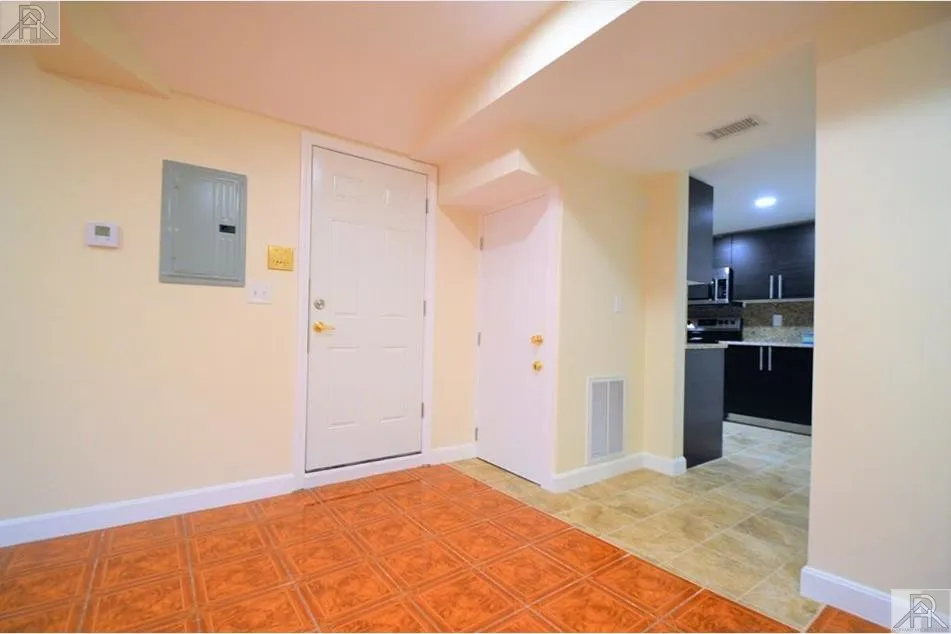 2 bed, 2 bath apartment for rent at 73 Thatcher St Unit 002, North Brookline — photo 5 of 14