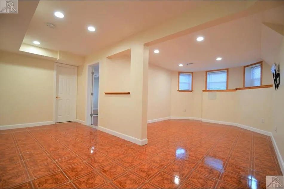 2 bed, 2 bath apartment for rent at 73 Thatcher St Unit 002, North Brookline — photo 3 of 14