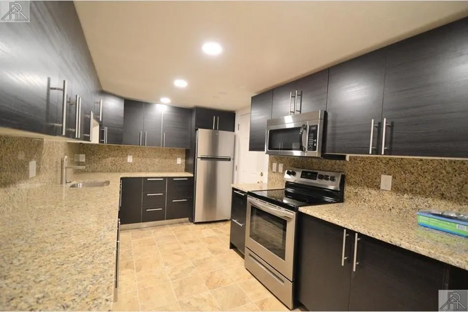 2 bed, 2 bath apartment for rent at 73 Thatcher St Unit 002, North Brookline — photo 2 of 14