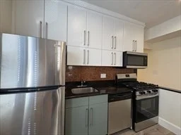 4 bed, 2 bath apartment for rent at 73 Thatcher St Unit 201, Coolidge Corner — photo 2 of 14