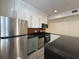 4 bed, 2 bath apartment for rent at 73 Thatcher St Unit 201, Coolidge Corner — photo 3 of 14