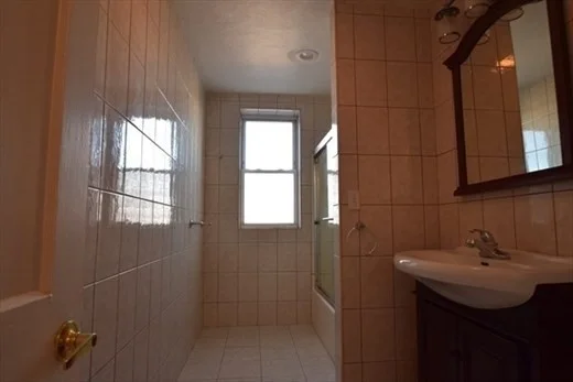 4 bed, 2 bath apartment for rent at 73 Thatcher St Unit 302, Coolidge Corner — photo 12 of 12