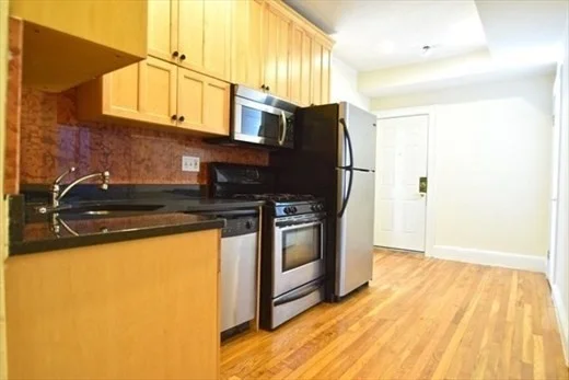 4 bed, 2 bath apartment for rent at 73 Thatcher St Unit 302, Coolidge Corner — photo 3 of 12
