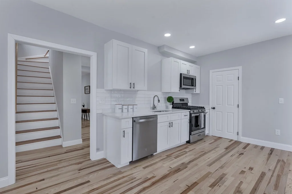 3 bed, 1 bath apartment for rent at 73 Walnut St, Dedham — photo 3 of 35