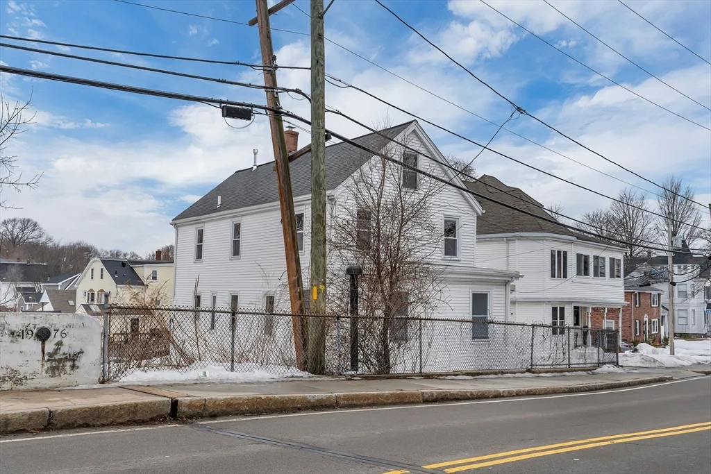 4 bed, 1 bath apartment for rent at 73 Walnut St Unit 1, Dedham — photo 27 of 36