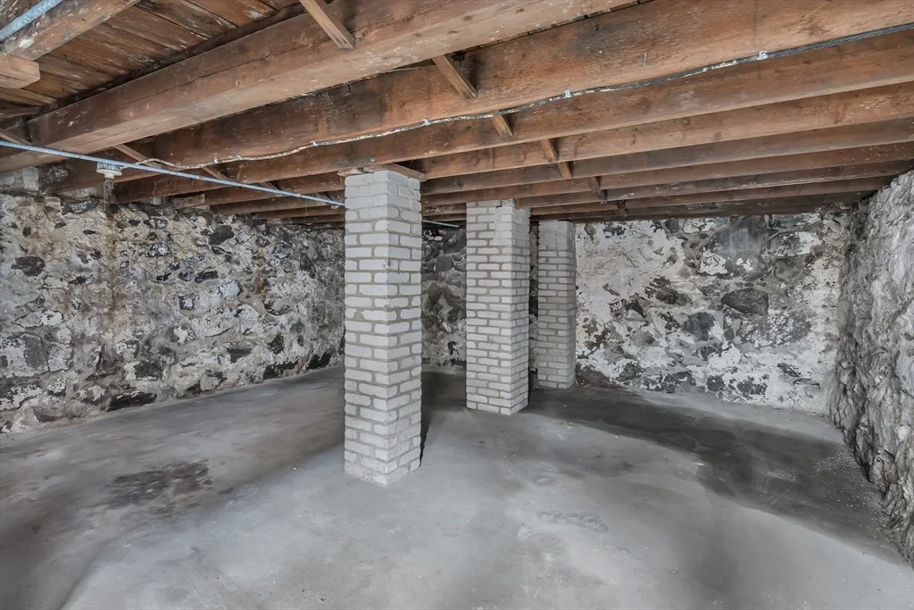4 bed, 1 bath apartment for rent at 73 Walnut St Unit 1, Dedham — photo 32 of 36