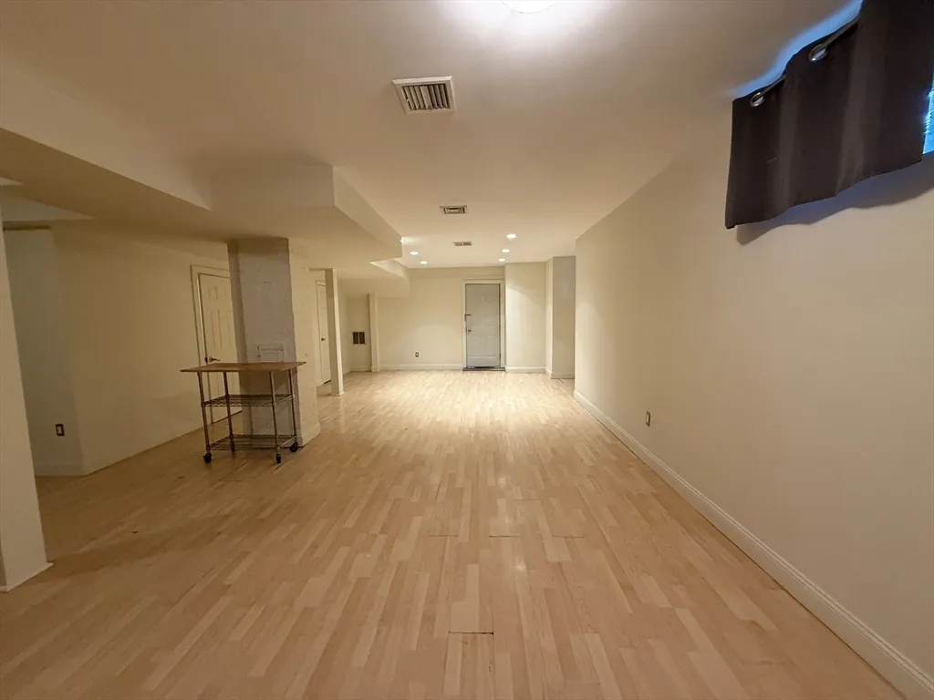 Studio bed, 1 bath apartment for rent at 731 Cambridge St Unit 1, Oak Square — photo 4 of 8