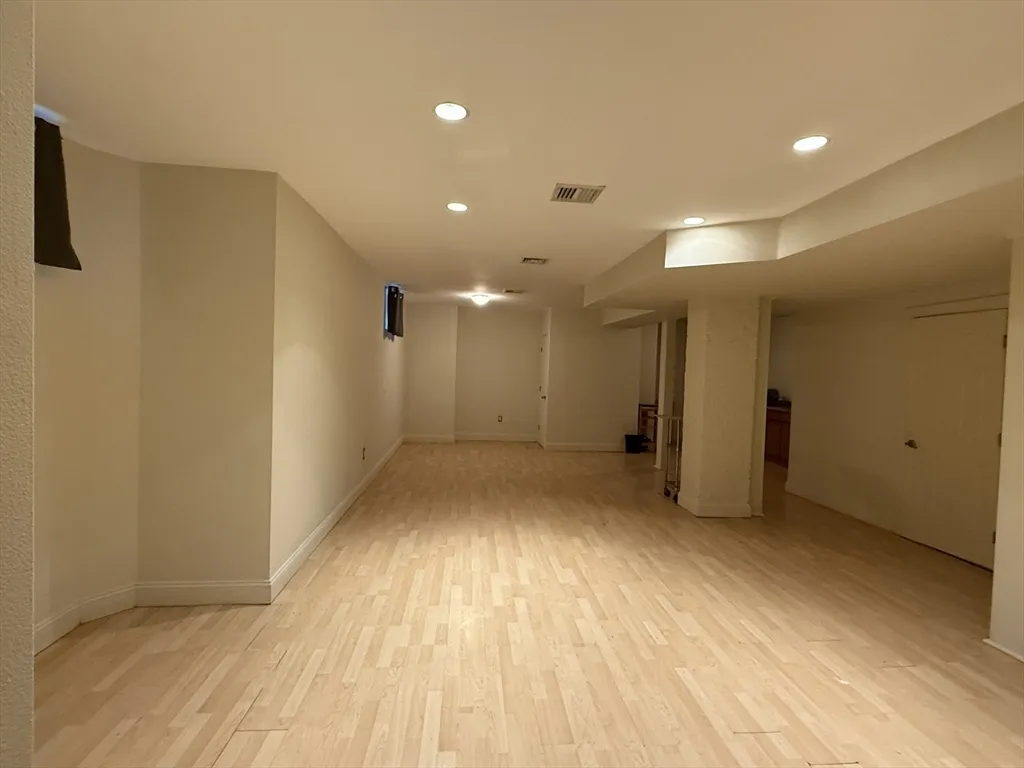 Studio bed, 1 bath apartment for rent at 731 Cambridge St Unit 1, Oak Square — photo 3 of 8