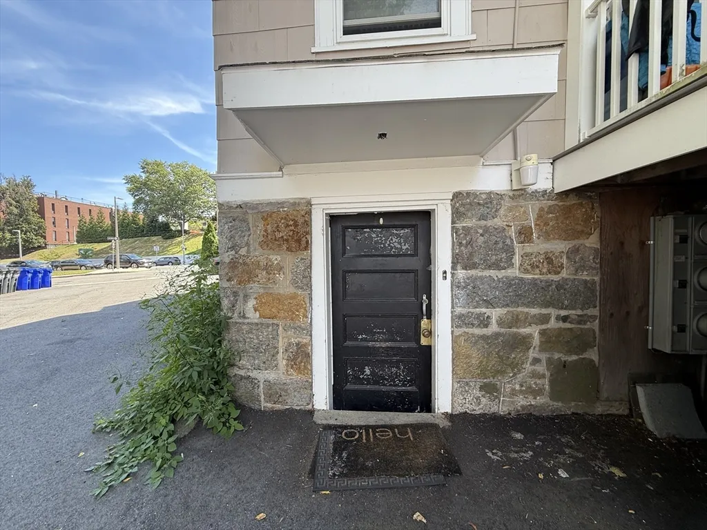 Studio bed, 1 bath apartment for rent at 731 Cambridge St Unit 1, Oak Square — photo 2 of 8