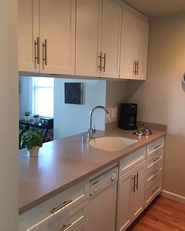 2 bed, 1 bath apartment for rent at 732 E 8th St Unit 2, South Boston — photo 3 of 8