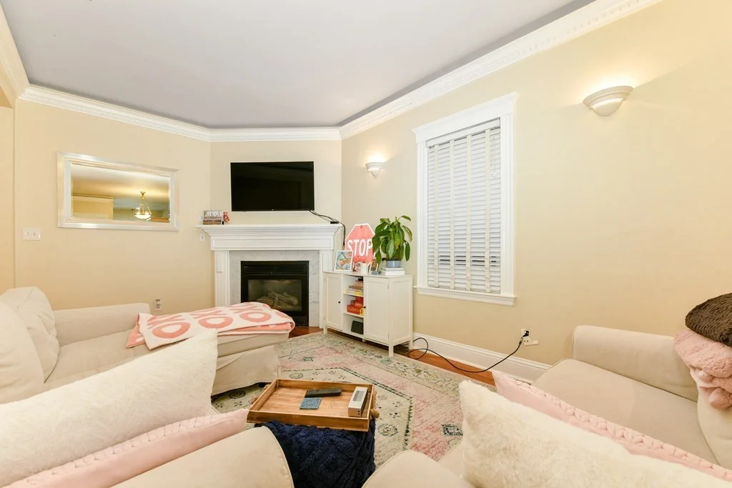 4 bed, 2 bath apartment for rent at 733 E 3rd St Unit 1, South Boston — photo 3 of 25