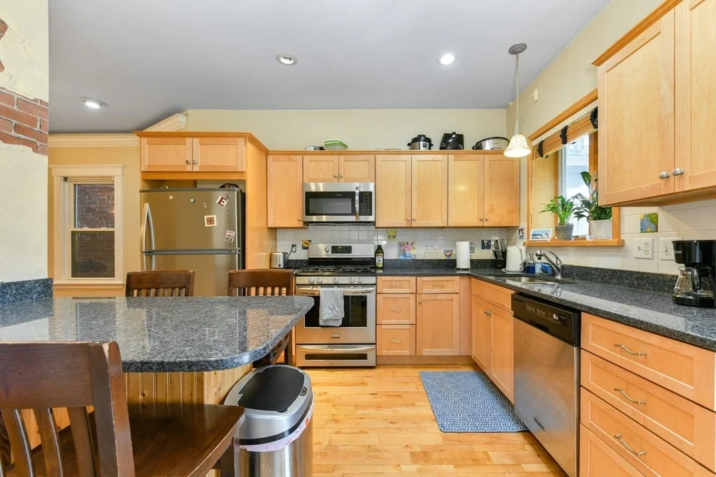 4 bed, 2 bath apartment for rent at 733 E 3rd St Unit 1, South Boston — photo 7 of 25