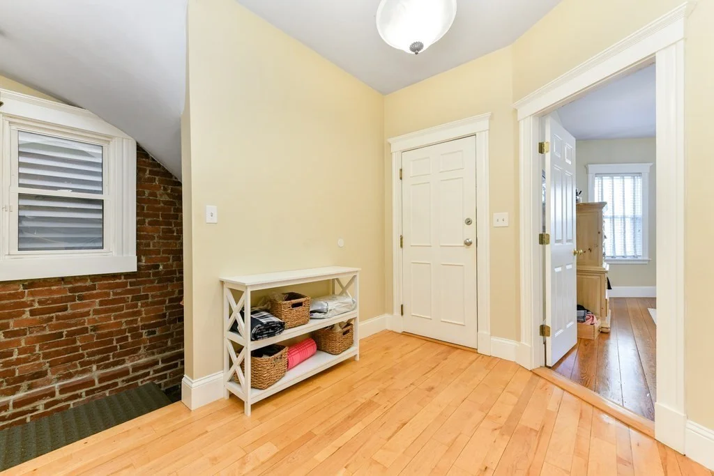 4 bed, 2 bath apartment for rent at 733 E 3rd St Unit 1, South Boston — photo 2 of 25