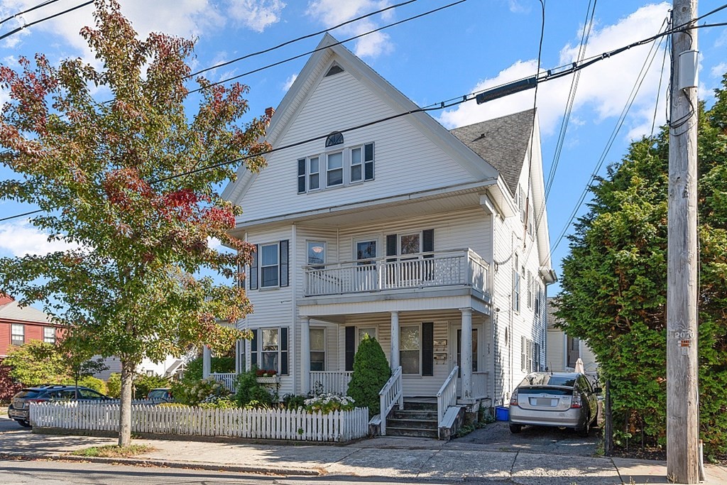 3 bed, 1 bath apartment for rent at 733 Hale St Unit 2, Beverly Farms