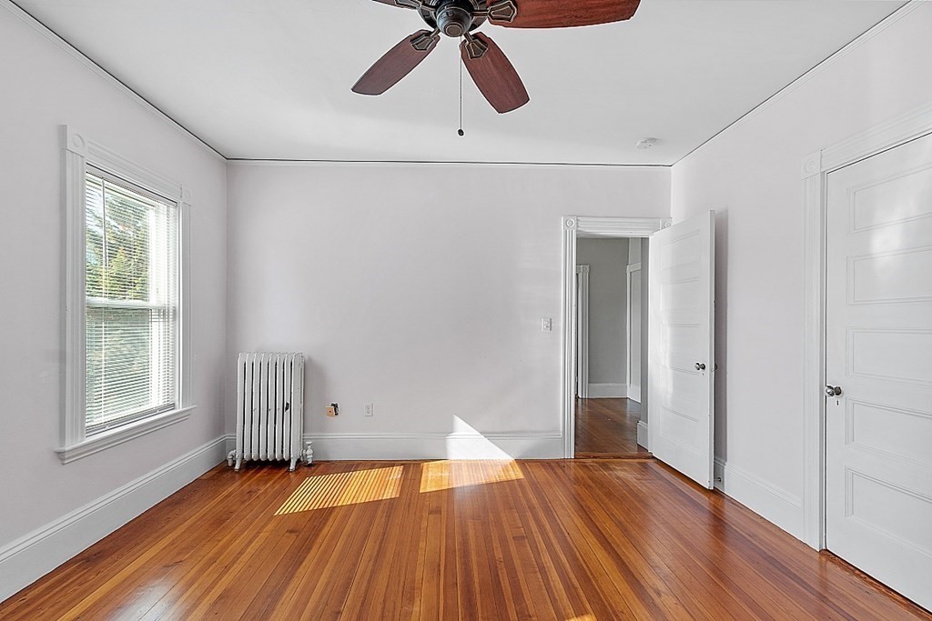 3 bed, 1 bath apartment for rent at 733 Hale St Unit 2, Beverly Farms — photo 8 of 24