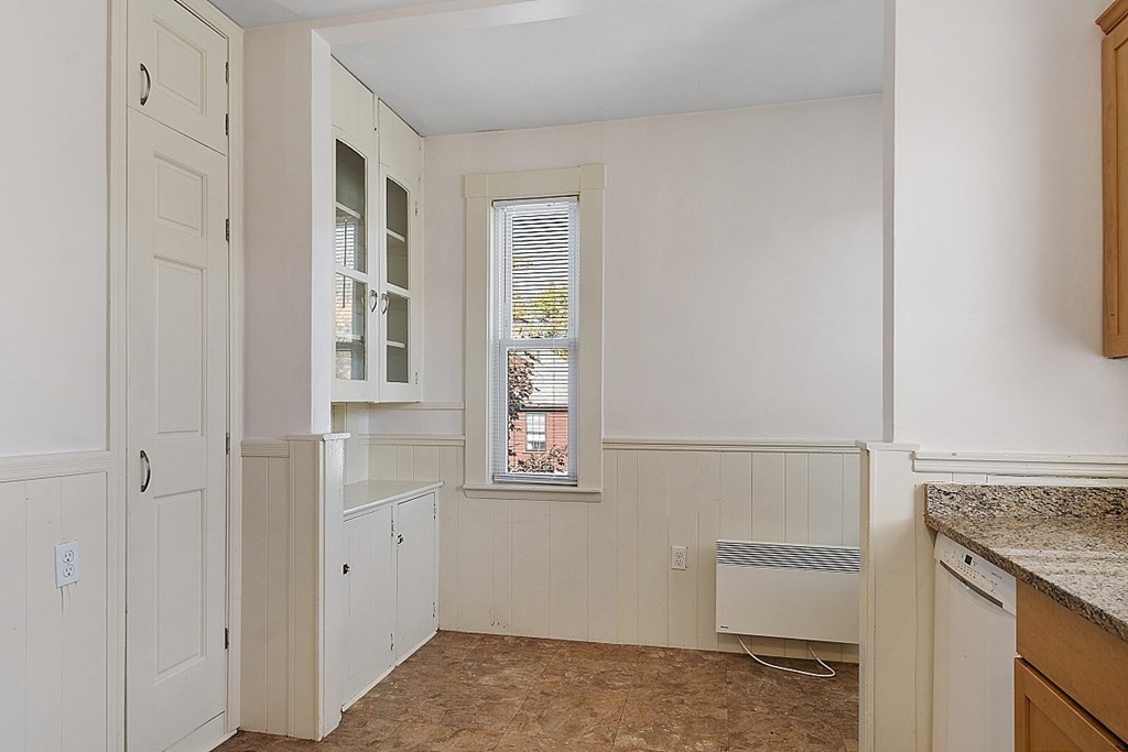 3 bed, 1 bath apartment for rent at 733 Hale St Unit 2, Beverly Farms — photo 5 of 24