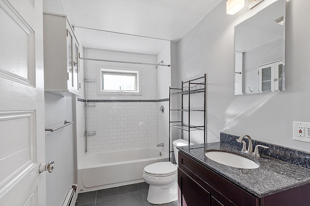 3 bed, 1 bath apartment for rent at 733 Hale St Unit 2, Beverly Farms — photo 9 of 24