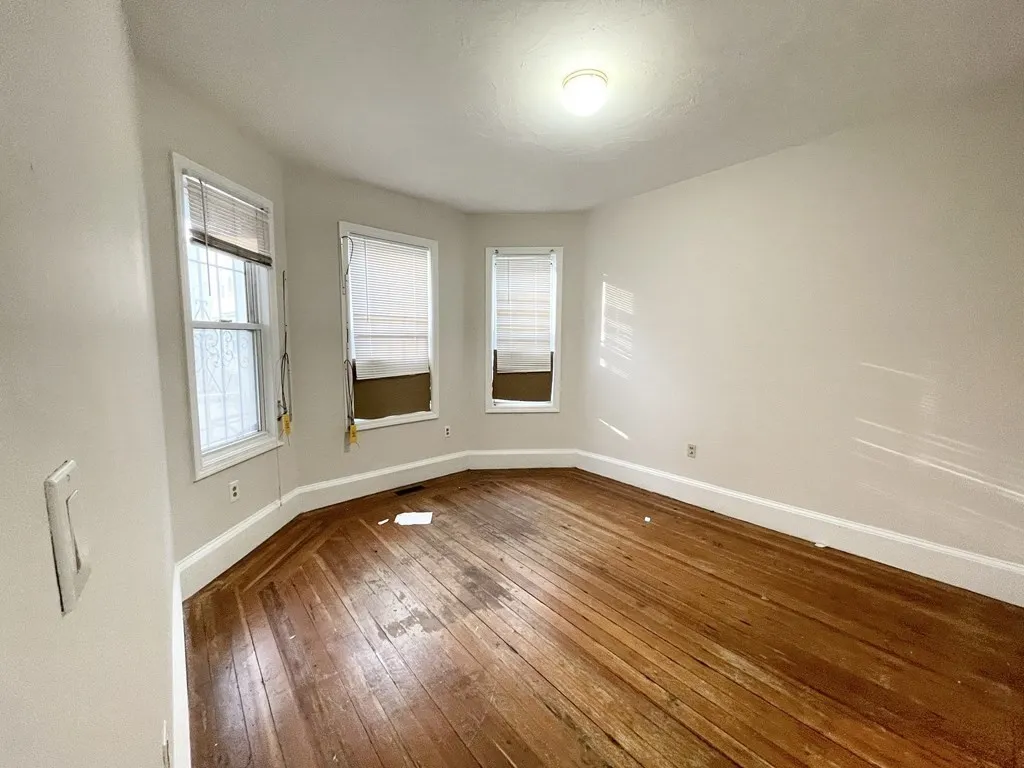 3 bed, 1 bath apartment for rent at 733 Parker St Unit 1, Mission Hill — photo 5 of 14