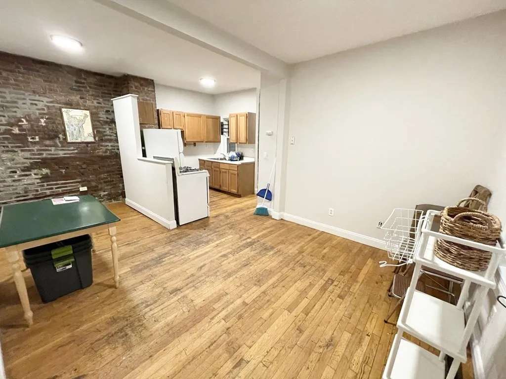 3 bed, 1 bath apartment for rent at 733 Parker St Unit 1, Mission Hill — photo 3 of 14