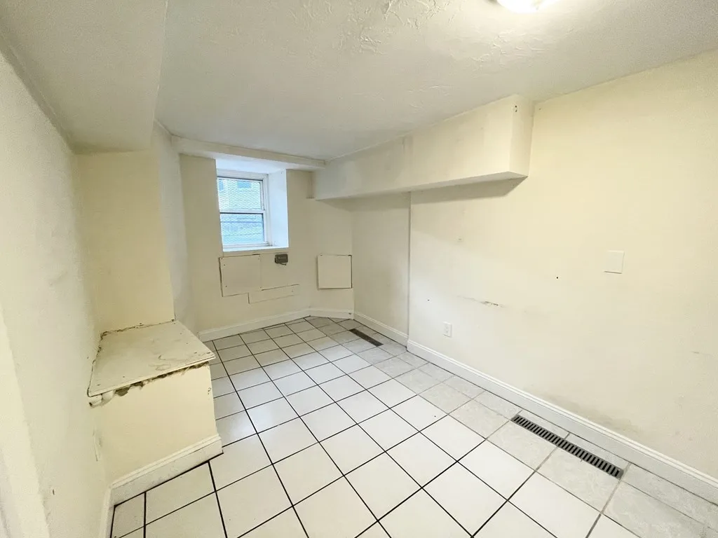 3 bed, 1 bath apartment for rent at 733 Parker St Unit 1, Mission Hill — photo 10 of 14