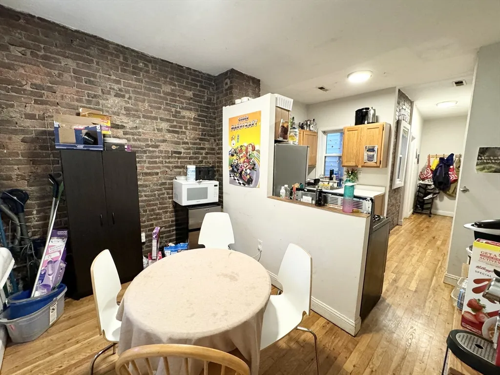 4 bed, 1 bath apartment for rent at 733 Parker St Unit 2, Mission Hill — photo 2 of 8