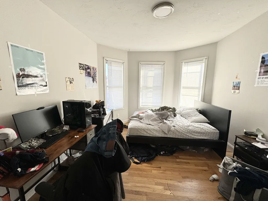 4 bed, 1 bath apartment for rent at 733 Parker St Unit 2, Mission Hill — photo 4 of 8