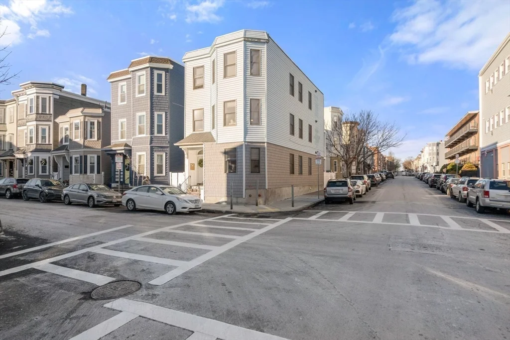 4 bed, 2 bath apartment for rent at 734 East 7th St Unit 1, South Boston — photo 15 of 15