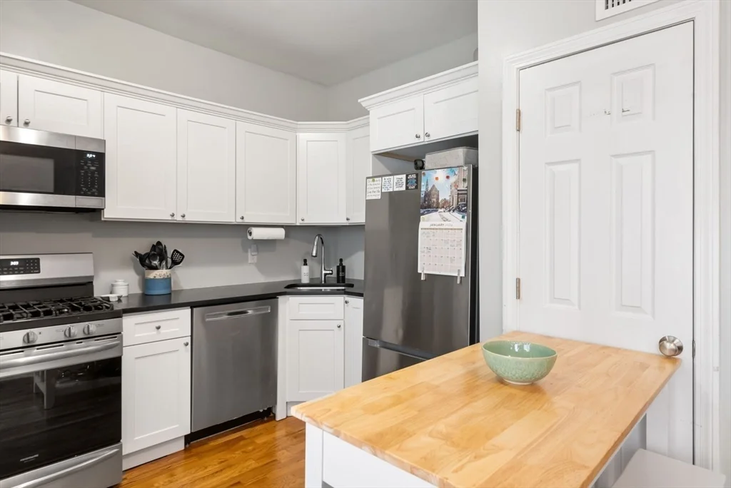 4 bed, 2 bath apartment for rent at 734 East 7th St Unit 1, South Boston — photo 5 of 15
