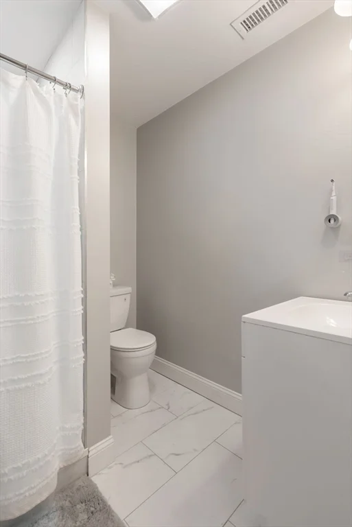 4 bed, 2 bath apartment for rent at 734 East 7th St Unit 1, South Boston — photo 13 of 15