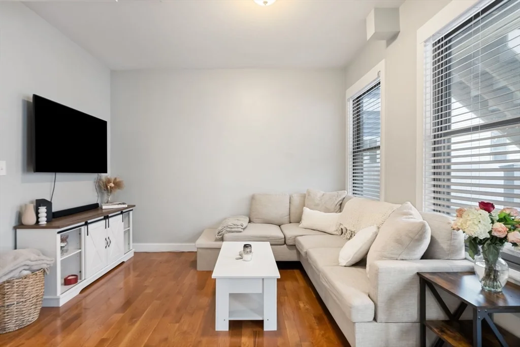 4 bed, 2 bath apartment for rent at 734 East 7th St Unit 1, South Boston — photo 2 of 15