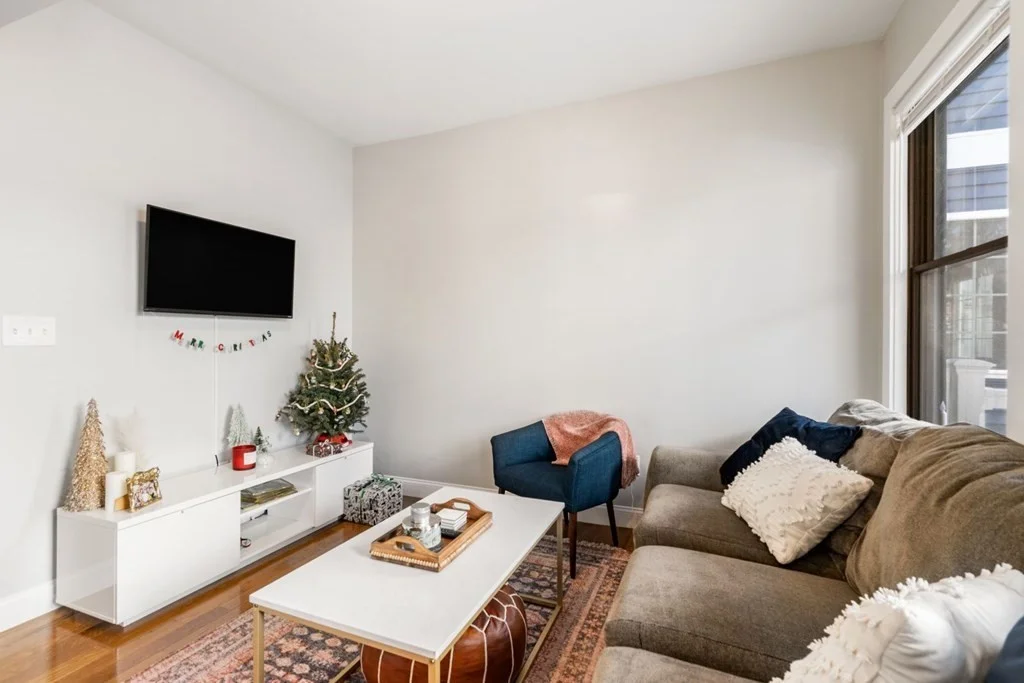 4 bed, 2 bath apartment for rent at 734 East 7th Unit 2, Boston — photo 4 of 22
