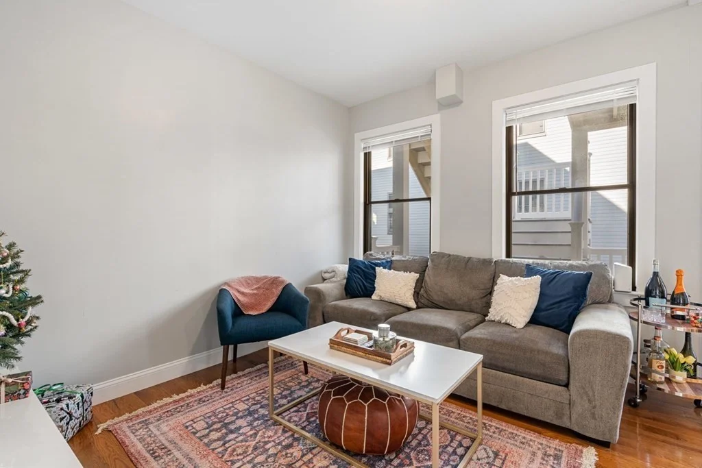 4 bed, 2 bath apartment for rent at 734 East 7th Unit 2, Boston — photo 3 of 22