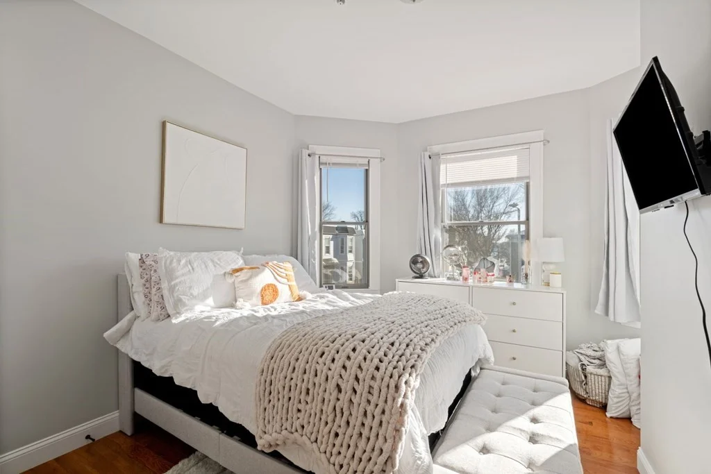 4 bed, 2 bath apartment for rent at 734 East 7th Unit 2, Boston — photo 6 of 22