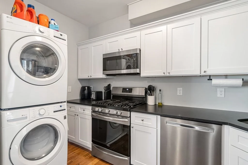 4 bed, 2 bath apartment for rent at 734 East 7th Unit 2, Boston — photo 16 of 22