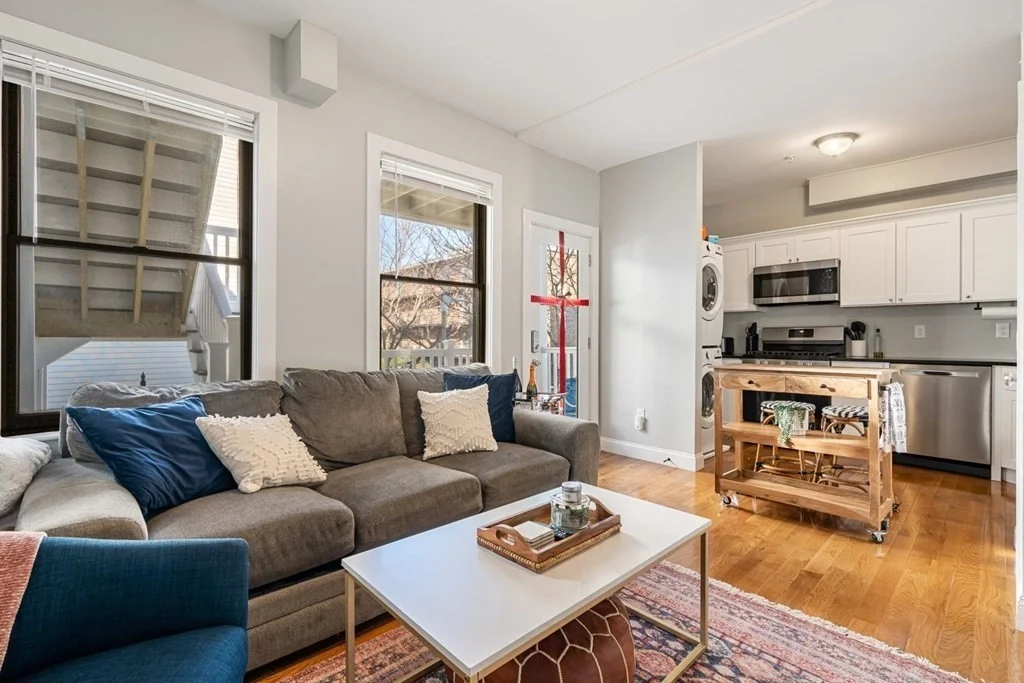4 bed, 2 bath apartment for rent at 734 East 7th Unit 2, Boston — photo 2 of 22
